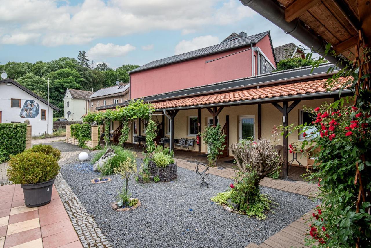 Land-Hotel Zum Schwan, Garni Weilerswist-Metternich, 3 E-Ladestationen, Naehe Phantasialand, Palmenparadies Euskirchen Екстер'єр фото